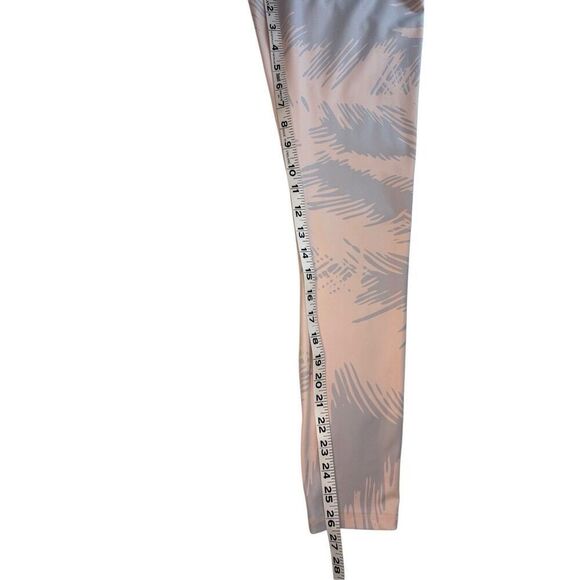 Fabletics Powerhold Darby peach/gray palm pattern 7/8 leggings - L - Picture 9 of 9